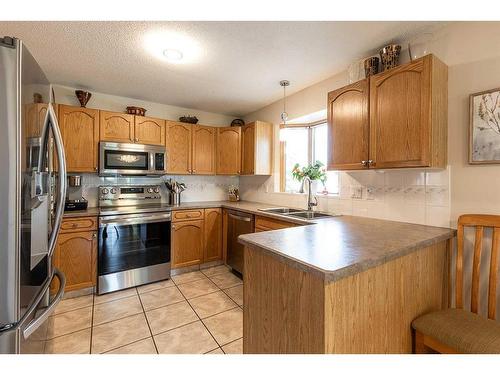 26 Park Meadows Lane Se, Medicine Hat, AB - Indoor Photo Showing Kitchen With Double Sink