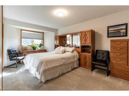 26 Park Meadows Lane Se, Medicine Hat, AB - Indoor Photo Showing Bedroom