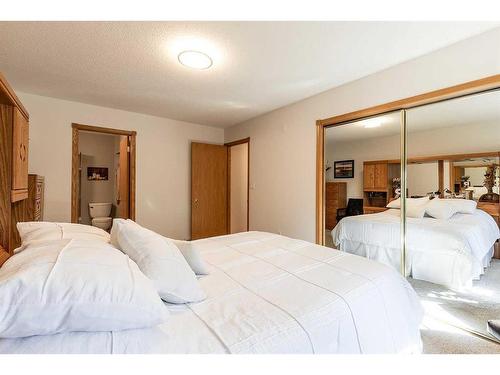 26 Park Meadows Lane Se, Medicine Hat, AB - Indoor Photo Showing Bedroom