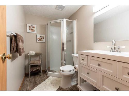 26 Park Meadows Lane Se, Medicine Hat, AB - Indoor Photo Showing Bathroom