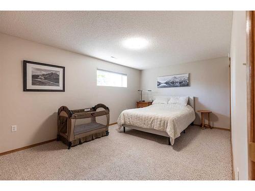 26 Park Meadows Lane Se, Medicine Hat, AB - Indoor Photo Showing Bedroom