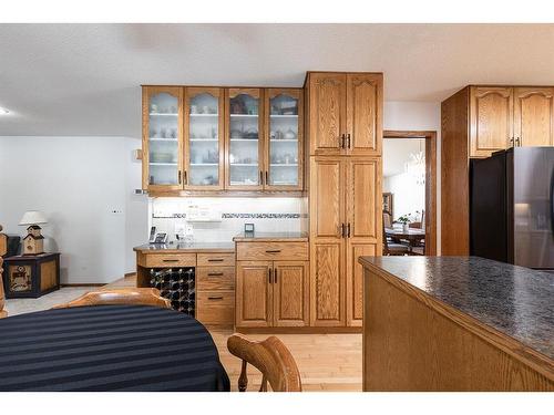 23 Taylor Close Se, Medicine Hat, AB - Indoor Photo Showing Kitchen