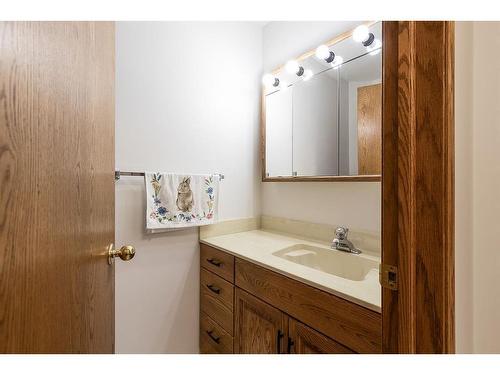 23 Taylor Close Se, Medicine Hat, AB - Indoor Photo Showing Bathroom