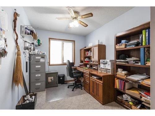 23 Taylor Close Se, Medicine Hat, AB - Indoor Photo Showing Office