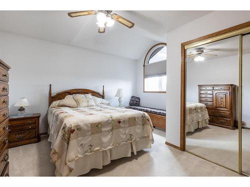 23 Taylor Close Se, Medicine Hat, AB - Indoor Photo Showing Bedroom