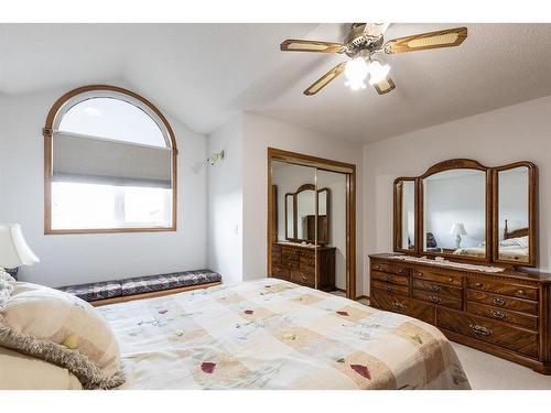 23 Taylor Close Se, Medicine Hat, AB - Indoor Photo Showing Bedroom