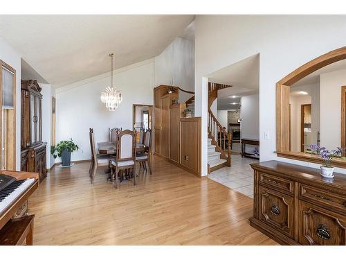 23 Taylor Close Se, Medicine Hat, AB - Indoor Photo Showing Dining Room