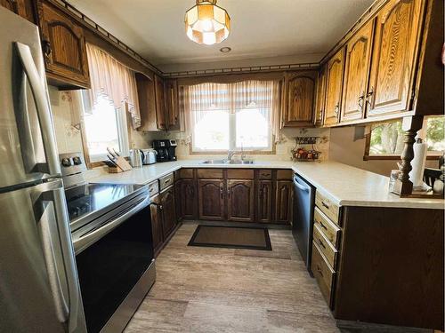 230 8 Avenue East, Bow Island, AB - Indoor Photo Showing Kitchen With Double Sink