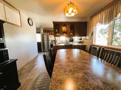 230 8 Avenue East, Bow Island, AB - Indoor Photo Showing Dining Room