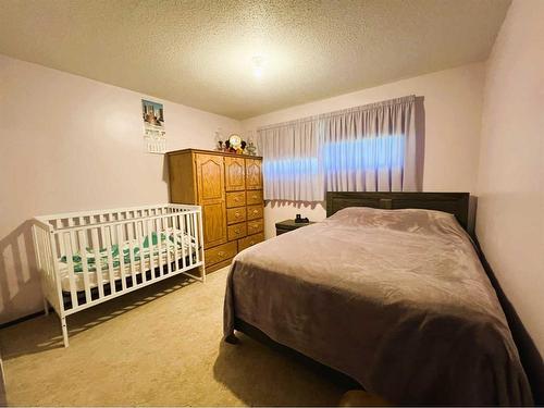 230 8 Avenue East, Bow Island, AB - Indoor Photo Showing Bedroom