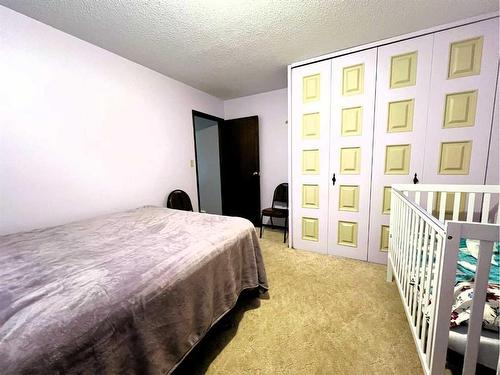 230 8 Avenue East, Bow Island, AB - Indoor Photo Showing Bedroom