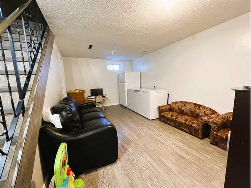 230 8 Avenue East, Bow Island, AB - Indoor