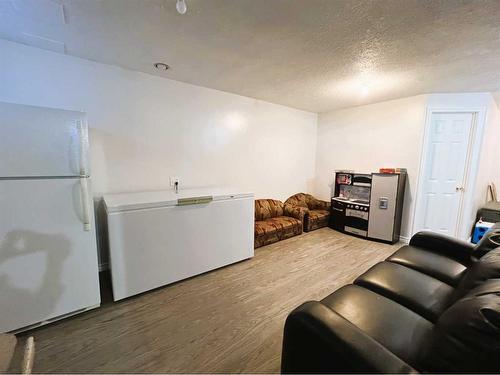 230 8 Avenue East, Bow Island, AB - Indoor