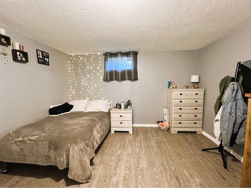 230 8 Avenue East, Bow Island, AB - Indoor Photo Showing Bedroom