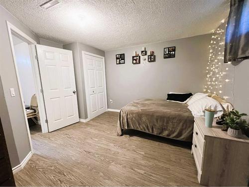 230 8 Avenue East, Bow Island, AB - Indoor Photo Showing Bedroom