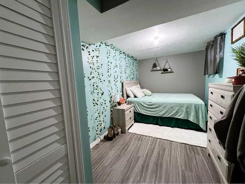 230 8 Avenue East, Bow Island, AB - Indoor Photo Showing Bedroom