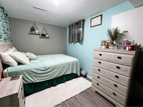 230 8 Avenue East, Bow Island, AB - Indoor Photo Showing Bedroom