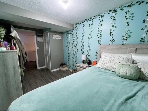 230 8 Avenue East, Bow Island, AB - Indoor Photo Showing Bedroom