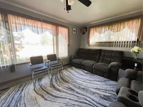 230 8 Avenue East, Bow Island, AB - Indoor Photo Showing Living Room