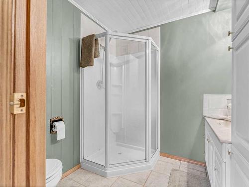 7306 Highway 523, Rural Cypress County, AB - Indoor Photo Showing Bathroom