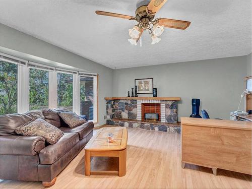 7306 Highway 523, Rural Cypress County, AB - Indoor Photo Showing Living Room