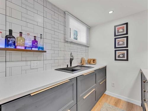 90 Taylor Crescent Se, Medicine Hat, AB - Indoor Photo Showing Kitchen With Double Sink