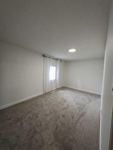 230 3 Street Se, Medicine Hat, AB - Indoor Photo Showing Other Room