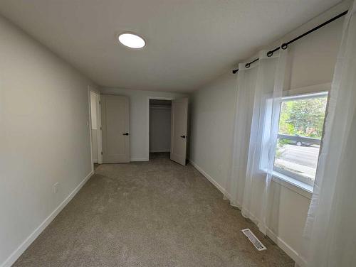 230 3 Street Se, Medicine Hat, AB - Indoor Photo Showing Other Room