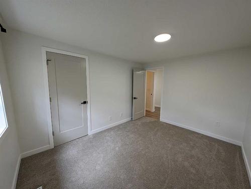 230 3 Street Se, Medicine Hat, AB - Indoor Photo Showing Other Room