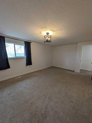 230 3 Street Se, Medicine Hat, AB - Indoor Photo Showing Other Room