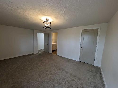 230 3 Street Se, Medicine Hat, AB - Indoor Photo Showing Other Room