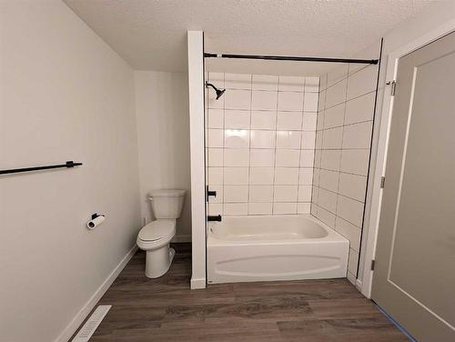 230 3 Street Se, Medicine Hat, AB - Indoor Photo Showing Bathroom