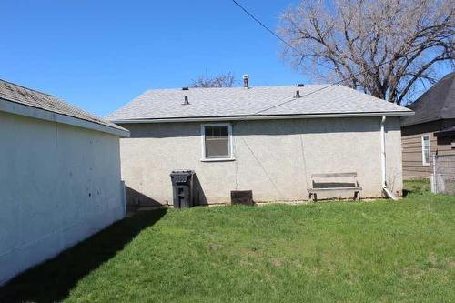 137 8 Avenue West, Bow Island, AB - Outdoor