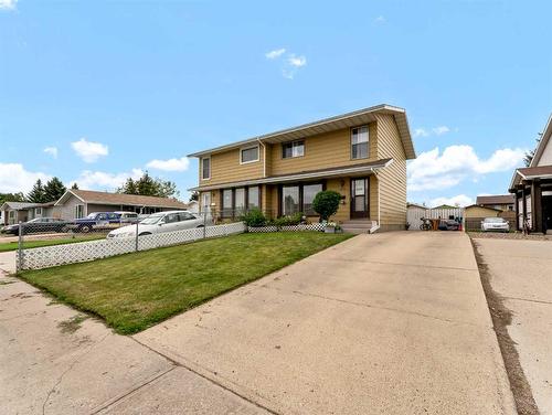 219 Ross Glen Drive Se, Medicine Hat, AB - Outdoor With Facade