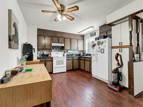 219 Ross Glen Drive Se, Medicine Hat, AB - Indoor Photo Showing Kitchen