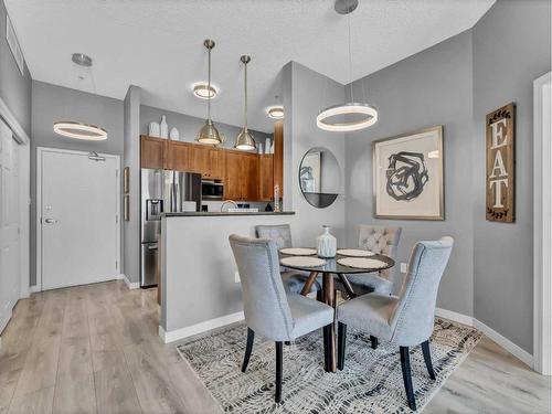 105-194 Sunrise Circle Sw, Medicine Hat, AB - Indoor Photo Showing Dining Room