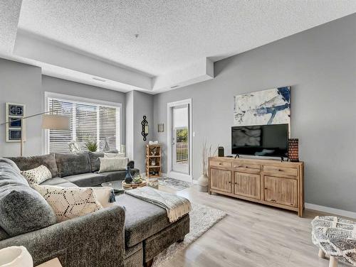 105-194 Sunrise Circle Sw, Medicine Hat, AB - Indoor Photo Showing Living Room