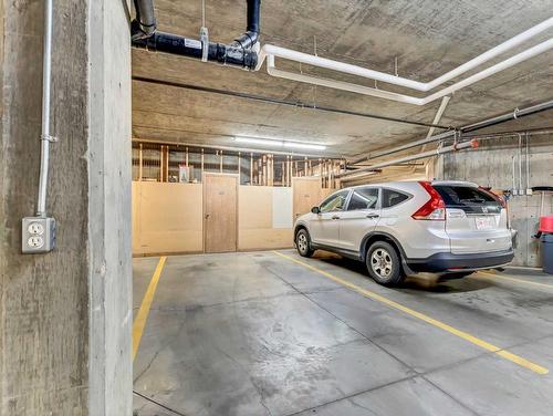 105-194 Sunrise Circle Sw, Medicine Hat, AB - Indoor Photo Showing Garage