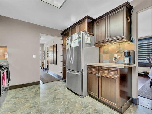 1939 16 Avenue Se, Medicine Hat, AB - Indoor Photo Showing Kitchen