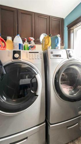 1939 16 Avenue Se, Medicine Hat, AB - Indoor Photo Showing Laundry Room