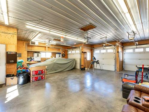 1939 16 Avenue Se, Medicine Hat, AB - Indoor Photo Showing Garage