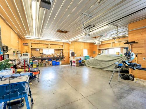 1939 16 Avenue Se, Medicine Hat, AB - Indoor Photo Showing Garage