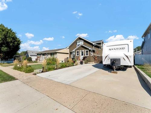 1939 16 Avenue Se, Medicine Hat, AB - Outdoor