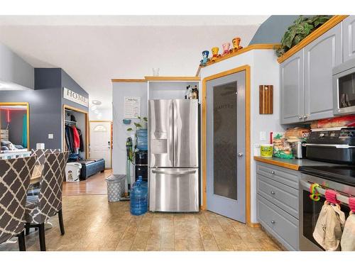 2131 Hatcher Drive Ne, Medicine Hat, AB - Indoor Photo Showing Kitchen With Stainless Steel Kitchen