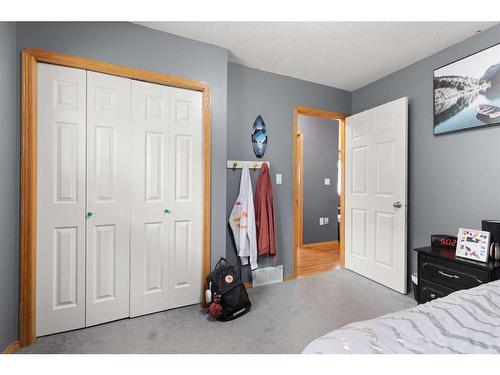 2131 Hatcher Drive Ne, Medicine Hat, AB - Indoor Photo Showing Bedroom