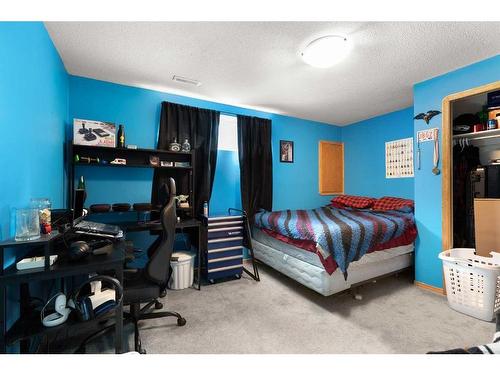 2131 Hatcher Drive Ne, Medicine Hat, AB - Indoor Photo Showing Bedroom