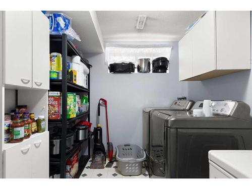 2131 Hatcher Drive Ne, Medicine Hat, AB - Indoor Photo Showing Laundry Room