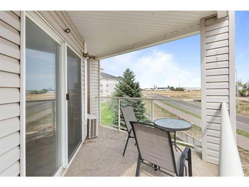 302-1632 Saamis Drive Nw, Medicine Hat, AB - Outdoor With Exterior