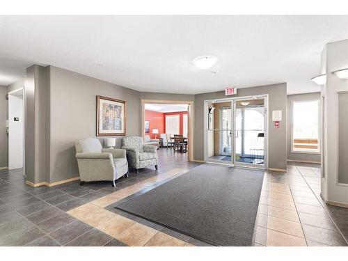 302-1632 Saamis Drive Nw, Medicine Hat, AB - Indoor