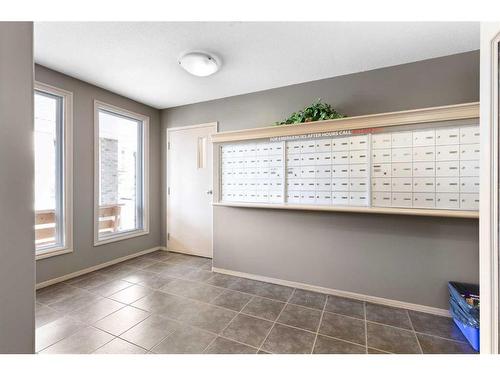 302-1632 Saamis Drive Nw, Medicine Hat, AB - Indoor Photo Showing Other Room